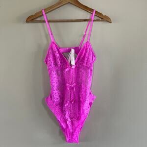 NWT Victoria's Secret Berry Hot Pink Lace Bow Crotchless Teddy Small